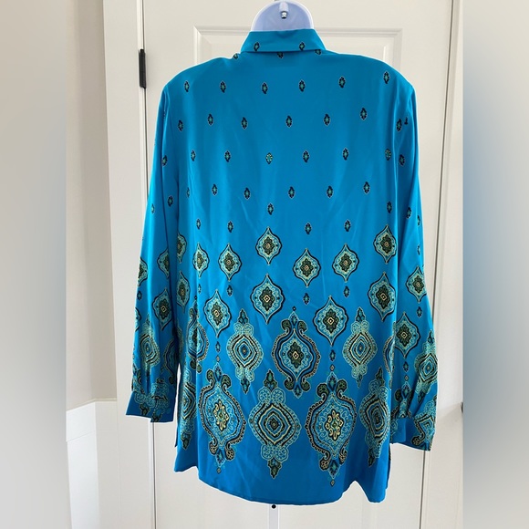 Silk Lore By Beth Terrell 2 Piece Top. 
Size M.
Tank And Button Down. - Picture 4 of 6